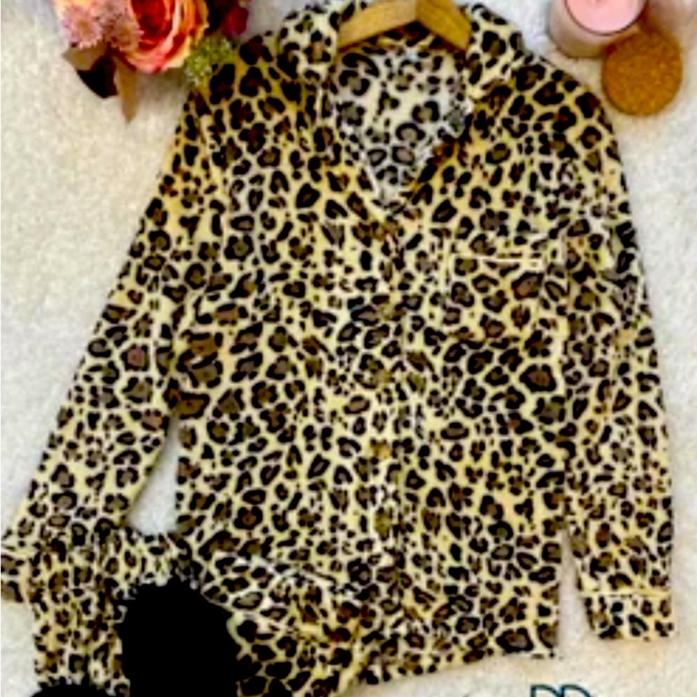 NWOT Tan W/Brown spots size XL. These Pajamas are so soft and thick!